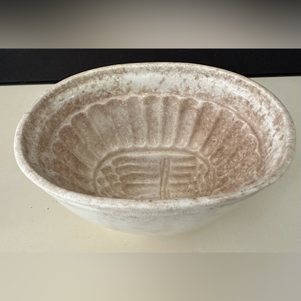 Antique Rare 1850's Cream Yellow Ware Ladyfinger Mould Mould Pot Bowl Artichoke